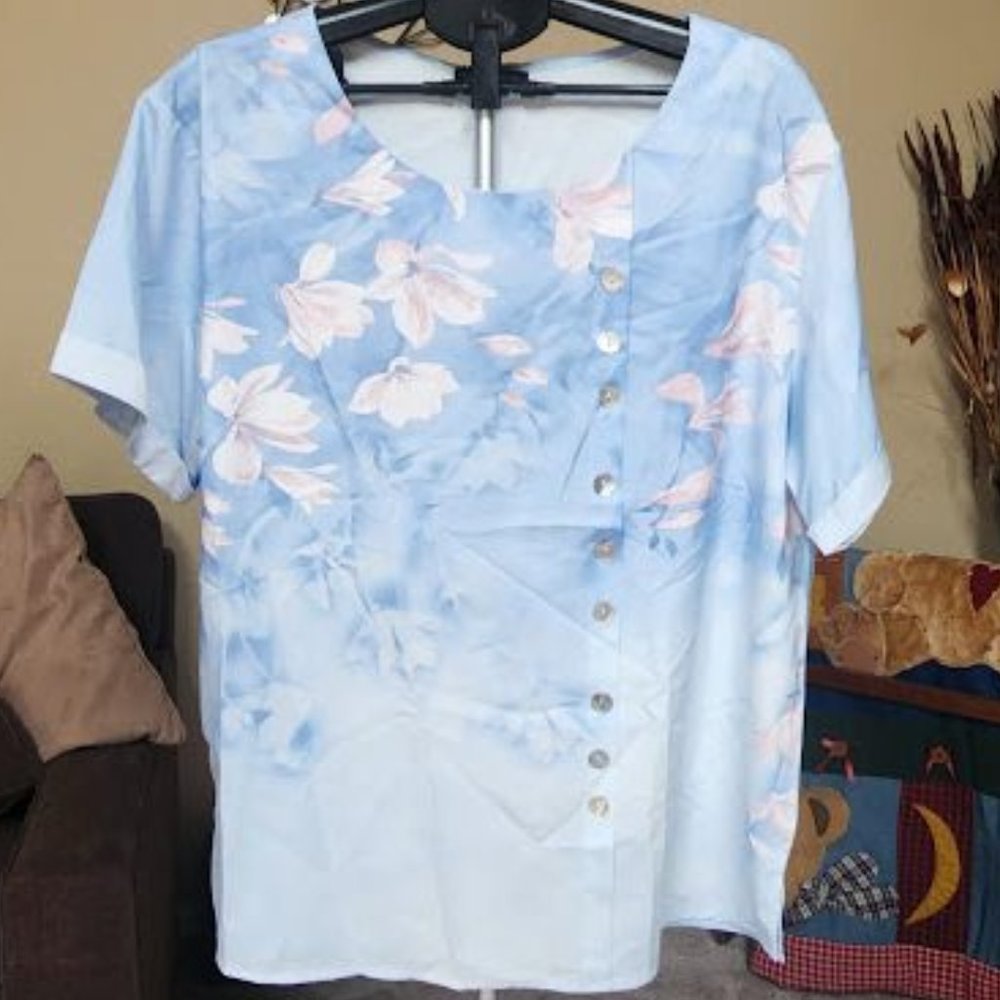 NWT JFN JustFashionNow sz Large blue/pink floral blouse